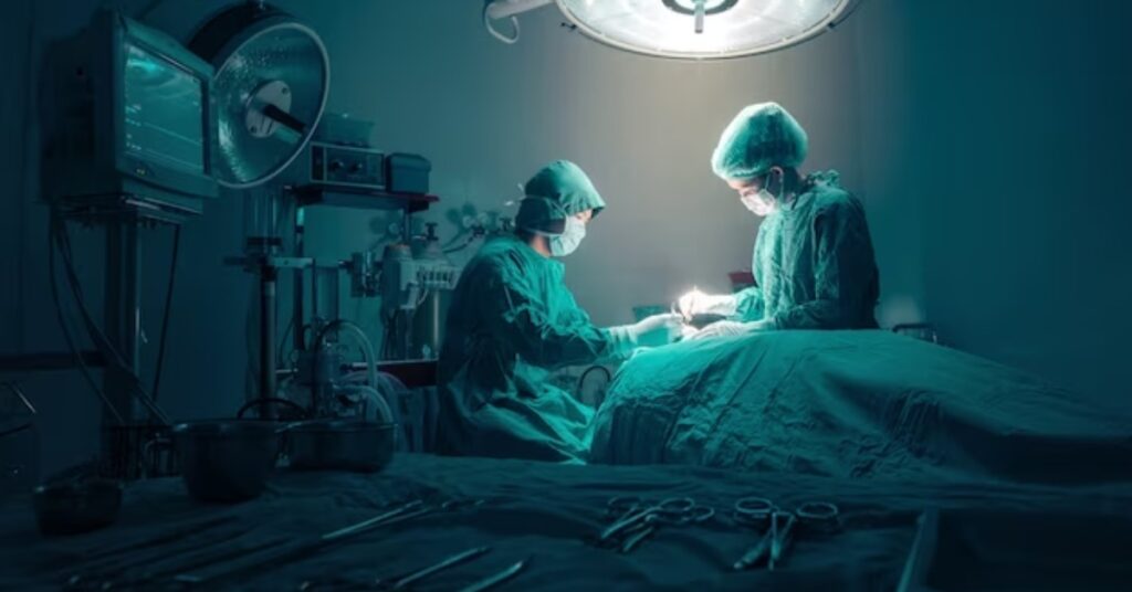 Plano de saúde e SUS devem fornecer cirurgia, com tudo que for essencial para o procedimento cirúrgico.