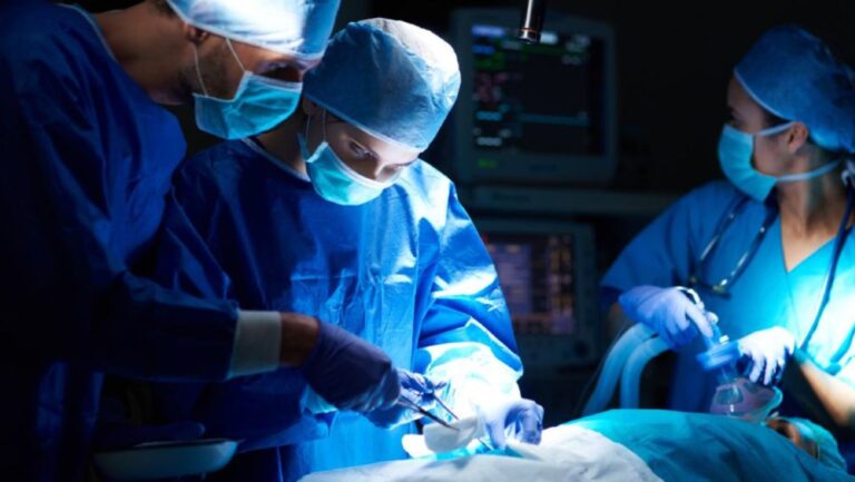 Havendo indicação médica, o plano de saúde deve cobrir a cirurgia bariátrica.