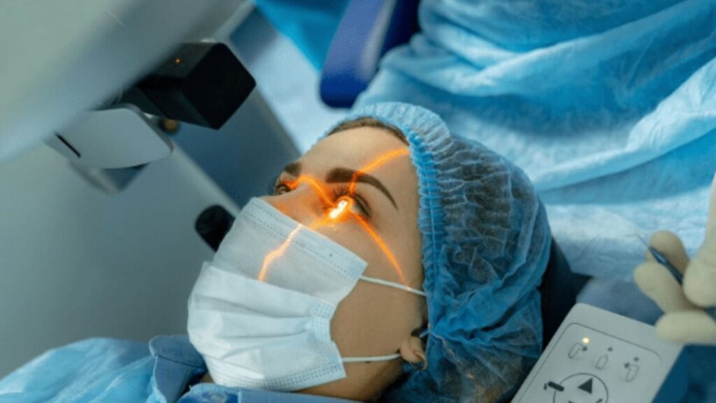 Havendo indicação médica, o plano de saúde deve cobrir a cirurgia refrativa.