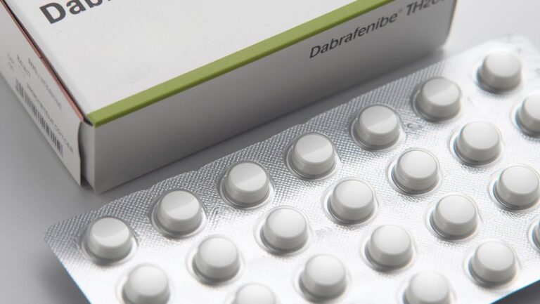 Havendo indicação médica, o plano de saúde pode recusar Dabrafenibe.