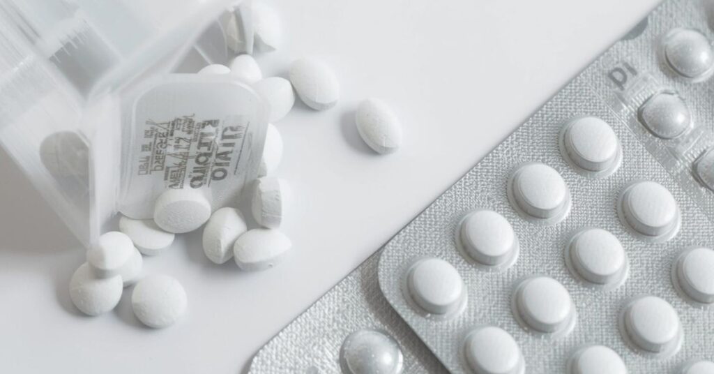 Havendo indicação médica, o SUS pode negar o Asciminibe.