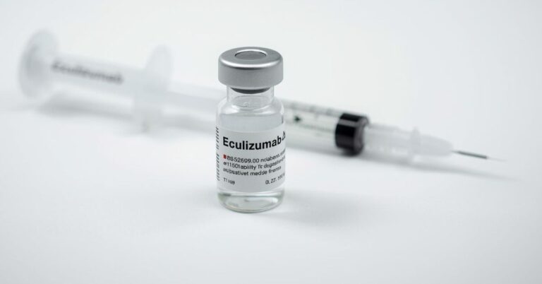 Havendo indicação médica, o plano de saúde pode recusar o Eculizumabe.