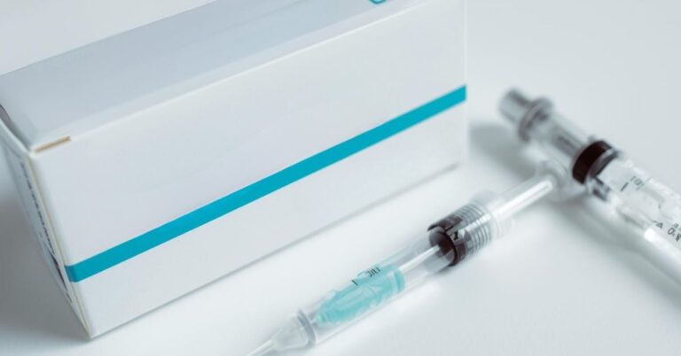 Havendo indicação médica, o SUS pode negar o secuquinumabe.